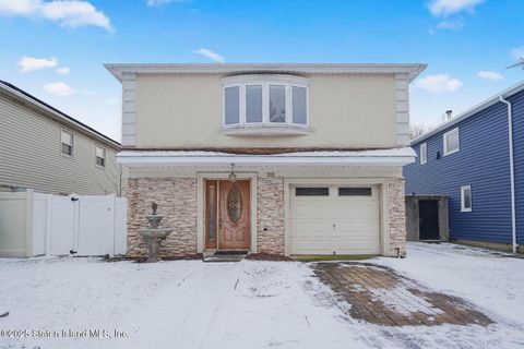 Photo of 20 Memo Street, Staten Island, NY 10309 (MLS # 2500321)