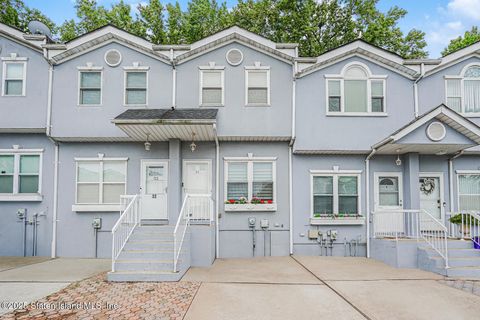Photo of 34 Crown Court, Staten Island, NY 10312 (MLS # 2504942)