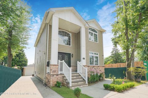 Photo of 14 Canton Avenue, Staten Island, NY 10312 (MLS # 2404100)