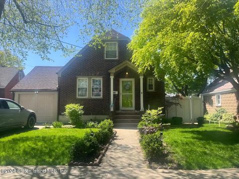Photo of 282 Crystal Avenue, Staten Island, NY 10302 (MLS # 2507230)