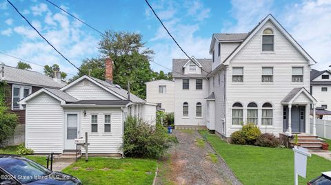 Photo of 2529 Androvette Avenue, Staten Island, NY 10312 (MLS # 2403987)