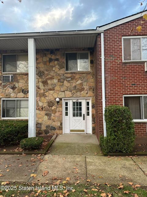 Photo of 11 Gadsen Place #2g, Staten Island, NY 10314 (MLS # 2506892)