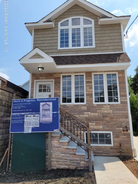 Photo of 286 St Marys Avenue, Staten Island, NY 10305 (MLS # 2404531)