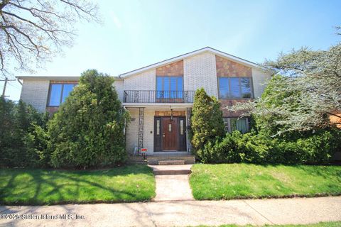 Photo of 3 Windermere Road, Staten Island, NY 10305 (MLS # 2502276)