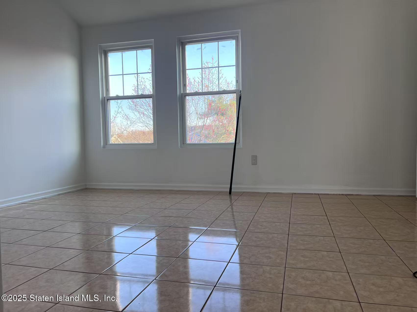 181 Pond Way #B, Staten Island, New York image 2