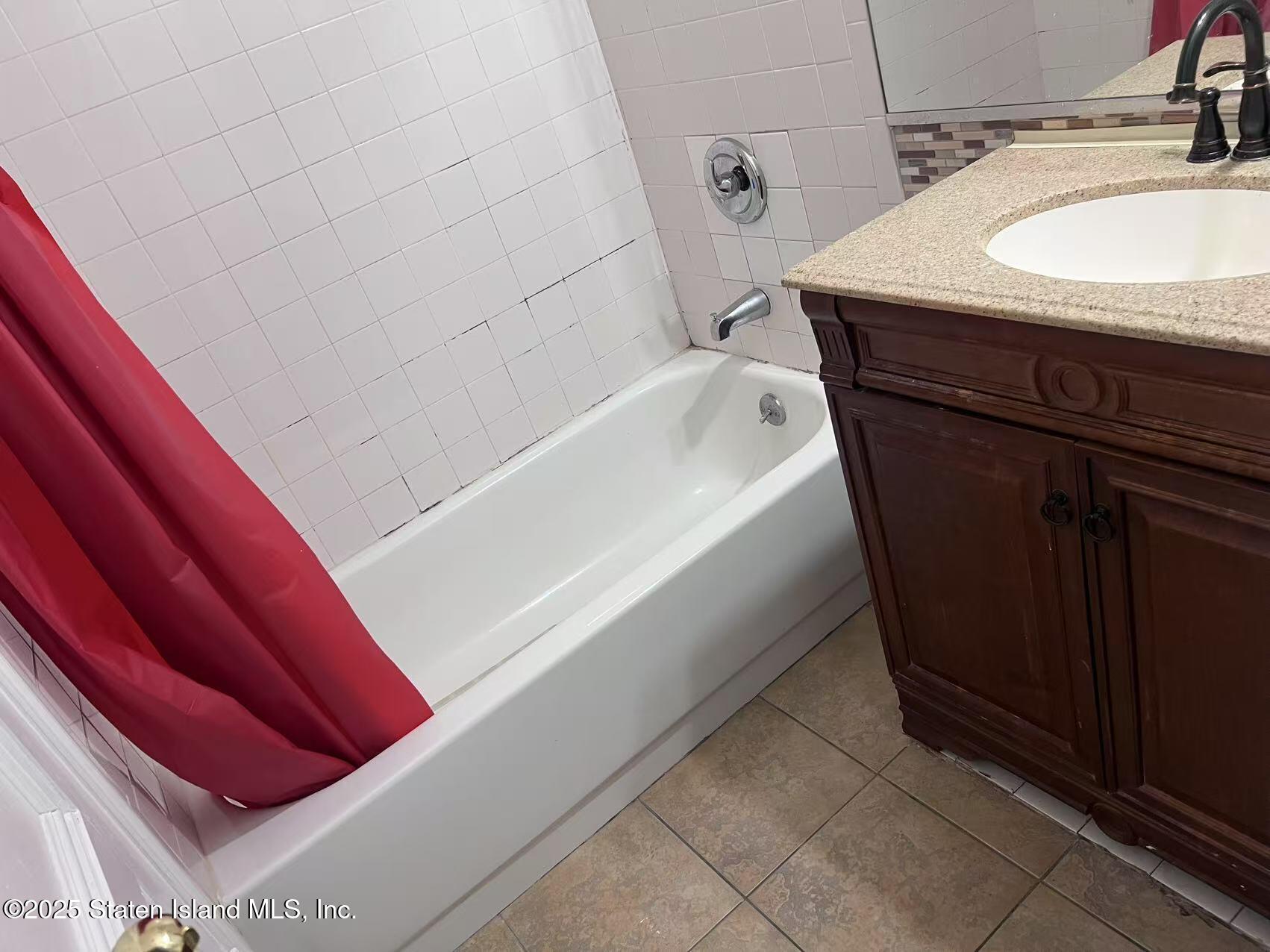 181 Pond Way #B, Staten Island, New York image 4