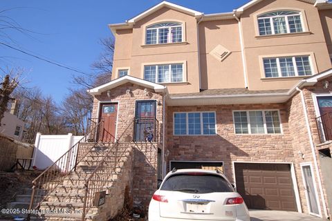 Photo of 139 Brighton Avenue, Staten Island, NY 10301 (MLS # 2500979)