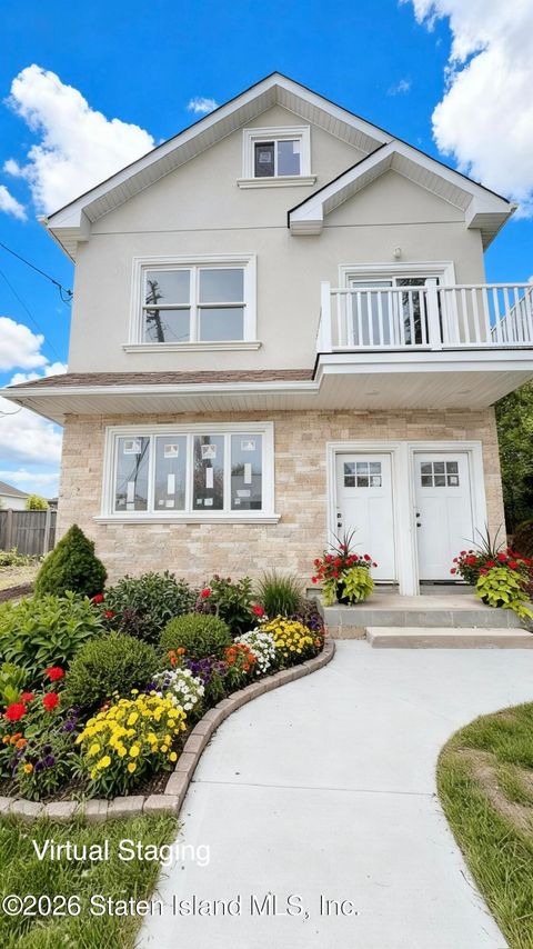 Photo of 154 Riche Avenue, Staten Island, NY 10314 (MLS # 2601990)