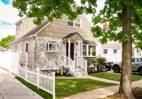 Single Family Residence in Staten Island NY 215 Beach Road.jpg