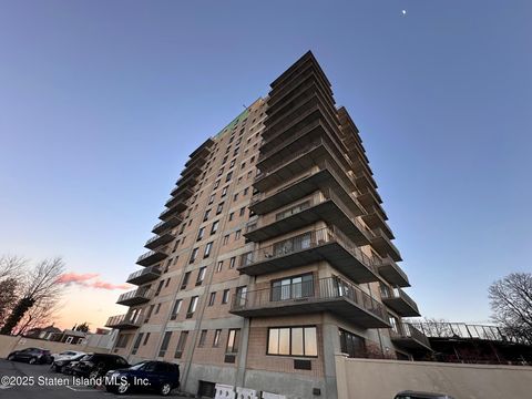 Photo of 31 Hylan Boulevard #3b, Staten Island, NY 10305 (MLS # 2500762)