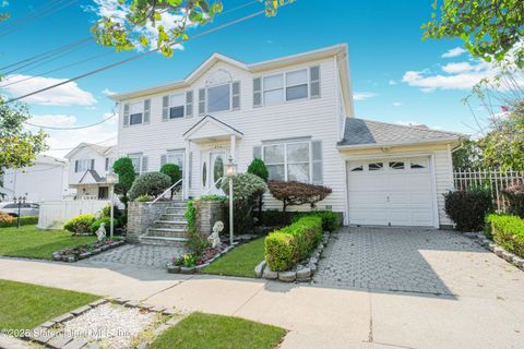 Photo of 456 Holdridge Avenue, Staten Island, NY 10312 (MLS # 2504939)