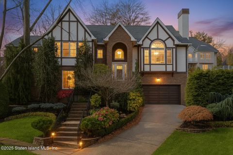 Photo of 120 Marion Avenue, Staten Island, NY 10304 (MLS # 2506907)