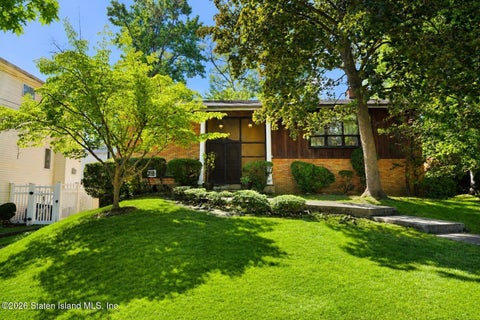 Photo of 136 Adelaide Avenue, Staten Island, NY 10306 (MLS # 2605970)