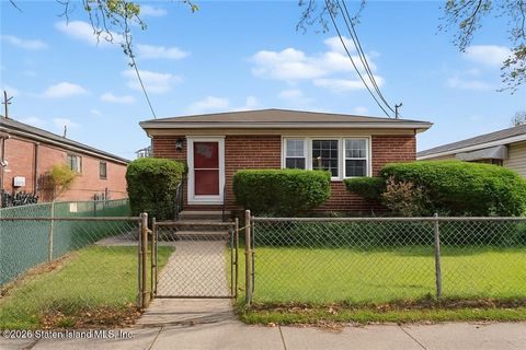 Photo of 99 Park Hill Circle, Staten Island, NY 10304 (MLS # 2600017)
