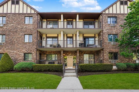 Photo of 160 Devon Loop #2, Staten Island, NY 10314 (MLS # 2602357)