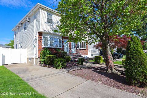 Photo of 223 Abingdon Avenue, Staten Island, NY 10308 (MLS # 2505834)