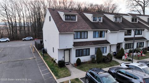 Photo of 291 Signs Road #F, Staten Island, NY 10314 (MLS # 2507054)