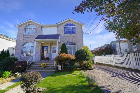 Photo of 435 Winant Avenue, Staten Island, NY 10309 (MLS # 1165101)