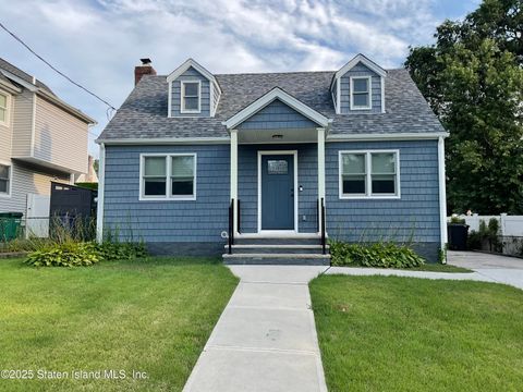 Photo of 132 Elkhart Street, Staten Island, NY 10308 (MLS # 2504818)