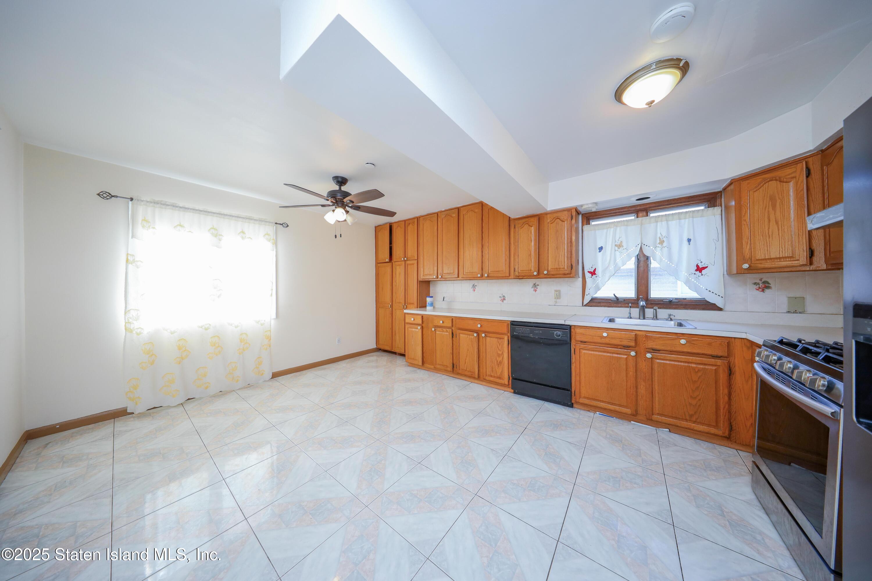 20 St. Johns Avenue, Staten Island, New Mexico image 8