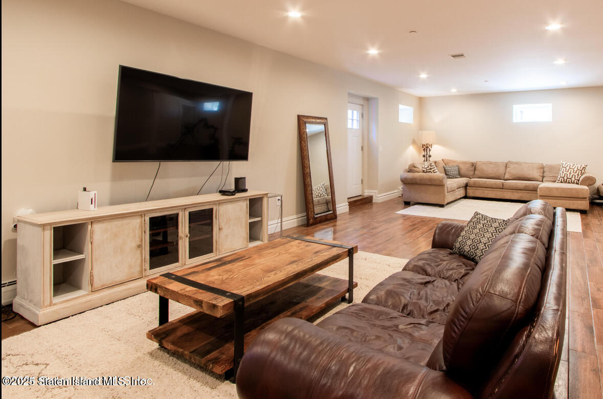 434 Darlington Avenue, Staten Island, New York image 32