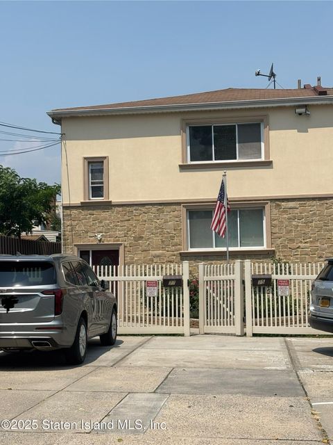 Photo of 77 Hylan Boulevard, Staten Island, NY 10305 (MLS # 2504505)