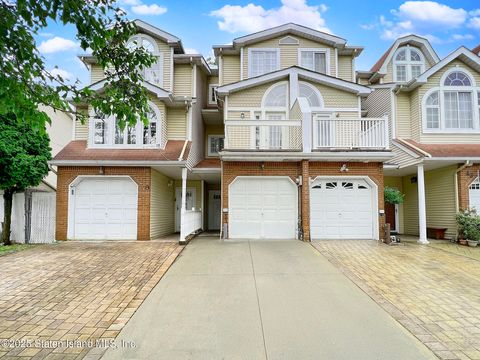 Photo of 50 Chesebrough Street, Staten Island, NY 10312 (MLS # 2502957)