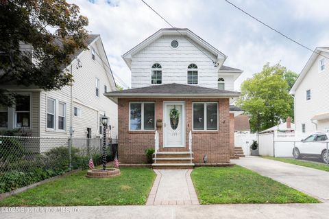 Photo of 158 Burbank Avenue, Staten Island, NY 10306 (MLS # 2504304)