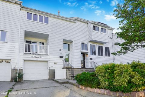 Photo of 221 Dover Green, Staten Island, NY 10312 (MLS # 2402951)