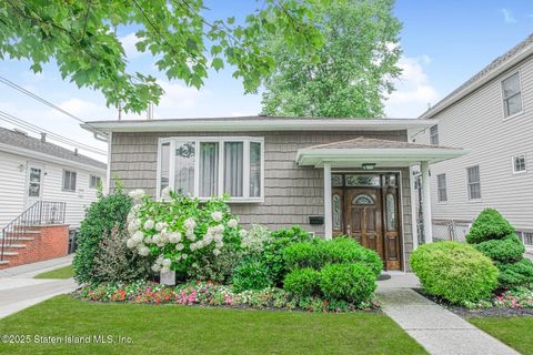 Photo of 164 Kirshon Avenue, Staten Island, NY 10314 (MLS # 2504508)