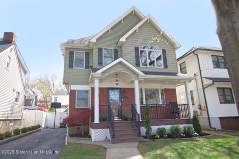 Photo of 92 Sawyer Avenue, Staten Island, NY 10314 (MLS # 2502309)