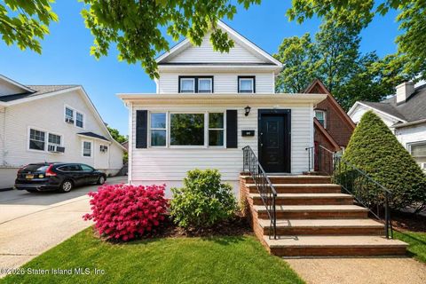 Photo of 190 Hope Avenue, Staten Island, NY 10305 (MLS # 2602449)