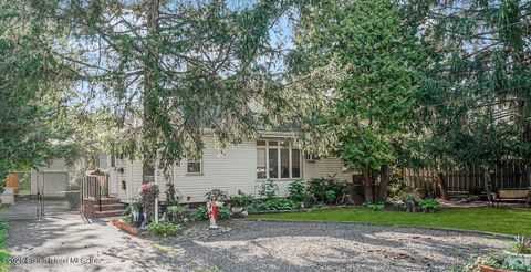 Photo of 200 Giffords Lane, Staten Island, NY 10308 (MLS # 2505138)