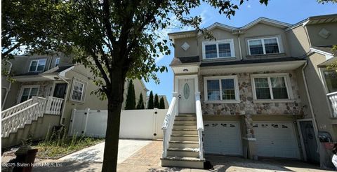 Photo of 52 Dartmouth Loop #1, Staten Island, NY 10306 (MLS # 2500037)