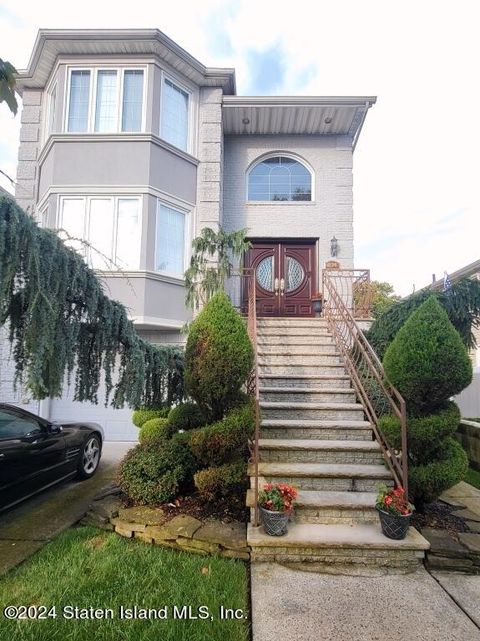Photo of 270 Lamport Boulevard, Staten Island, NY 10305 (MLS # 2405105)