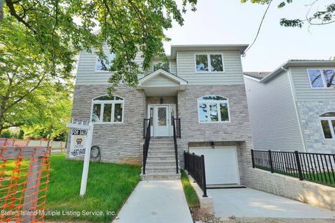 Photo of 190 Bennett Avenue, Staten Island, NY 10312 (MLS # 1161467)