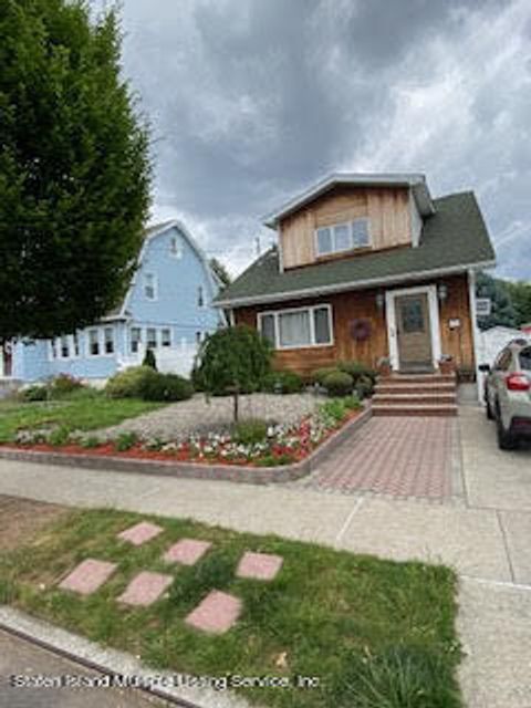 Photo of 87 Prescott Avenue, Staten Island, NY 10306 (MLS # 1162670)