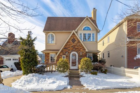 Photo of 118 Jacques Avenue, Staten Island, NY 10306 (MLS # 2600591)