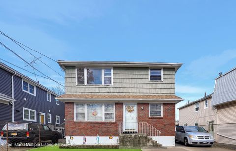 Photo of 422 Willow Road W, Staten Island, NY 10314 (MLS # 1165601)