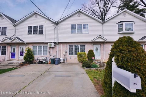 Photo of 547 Westwood Avenue, Staten Island, NY 10314 (MLS # 1161055)