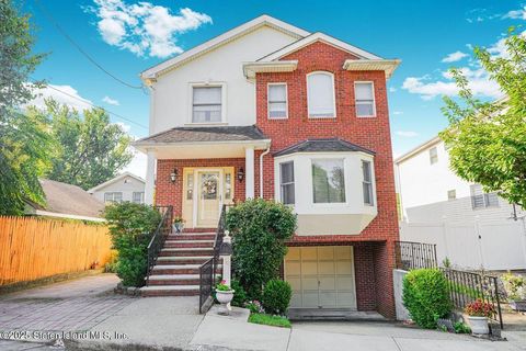 Photo of 94 Clearmont Avenue, Staten Island, NY 10309 (MLS # 2504853)