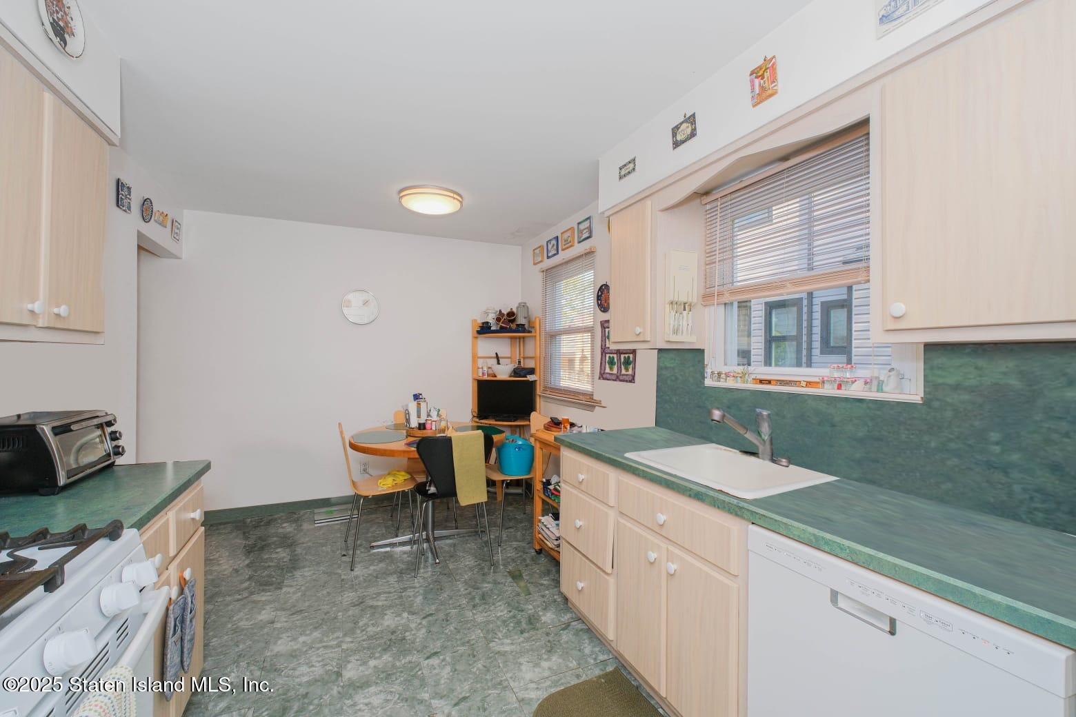 203 Ardmore Avenue, Staten Island, New York image 7