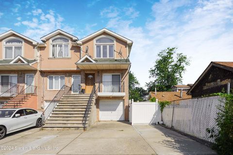 Townhouse in Staten Island NY 983 Olympia Boulevard 1.jpg