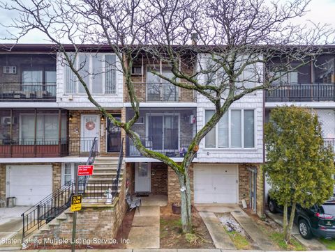 Photo of 40 Racal Court #B3, Staten Island, NY 10314 (MLS # 2401016)