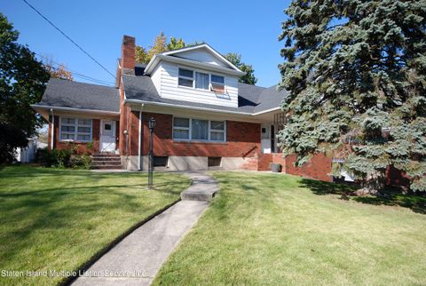 Photo of 58 Holly Street, Staten Island, NY 10304 (MLS # 1165031)