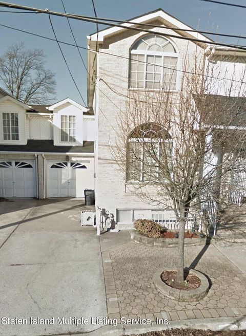 Photo of 27 Millennium Loop, Staten Island, NY 10309 (MLS # 1161143)