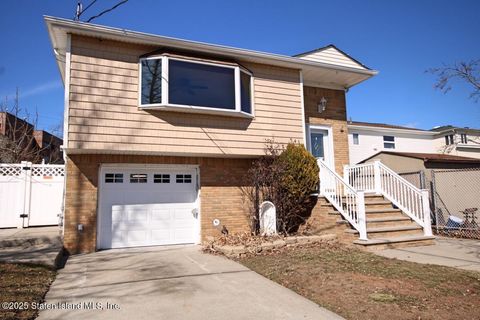 Photo of 541 Vineland Avenue, Staten Island, NY 10312 (MLS # 2501365)