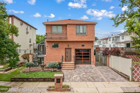 Photo of 350 Bartlett Avenue, Staten Island, NY 10312 (MLS # 2504560)