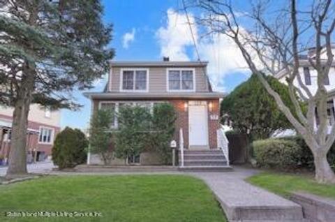 Photo of 129 8th Street, Staten Island, NY 10306 (MLS # 2400759)