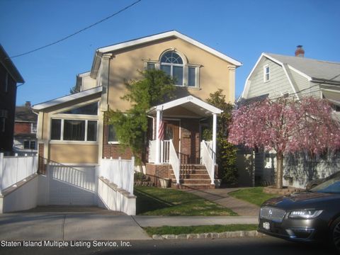 Photo of 229 Locust Avenue Ave, Staten Island, NY 10306 (MLS # 1161362)
